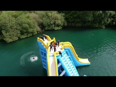 Recherche d'une attraction impressionnante pour votre parc aquatique ? Tour d'eau gonflable de Bouncia de contrôle